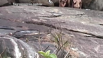 Turista Alem O Filma Casais De Swing Pelados Fazendo Sexo E Troca De Esposas Na Encosta Da Praia Em Buzios Brasil