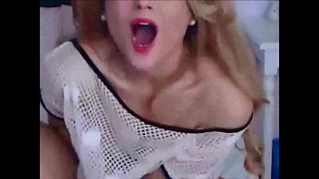 Horny Cam Blonde Gives Her Pussy A Workout